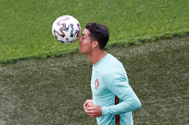 Ronaldo: No pienses en el récord de Ariel y no pierdas el sueño por el futuro