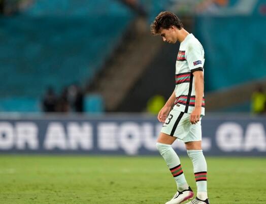 Keane bombardea 100 millones de barcos portugueses: Ronaldo debería regañarlo