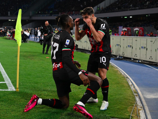 Serie A - leo doble Díaz rompe el gol AC Milan 4 - 0 Nápoles