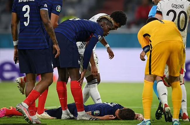 Francia + Bayern perdió la conciencia por un breve golpe de rodilla de un jugador alemán