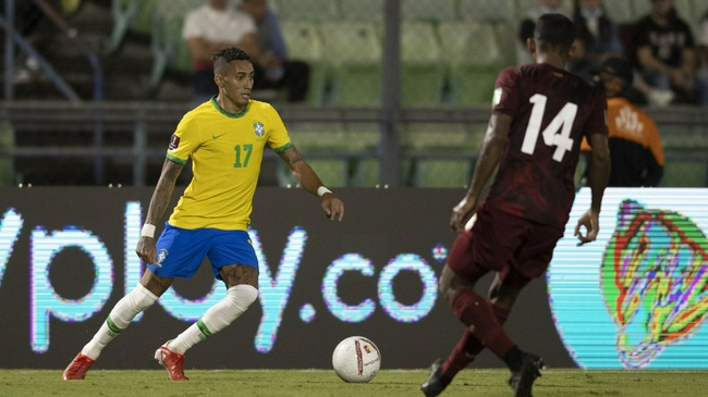 El debut de los jugadores brasileños fue impresionante y United envió a B. Feidang como cabildero para tratar de atraer