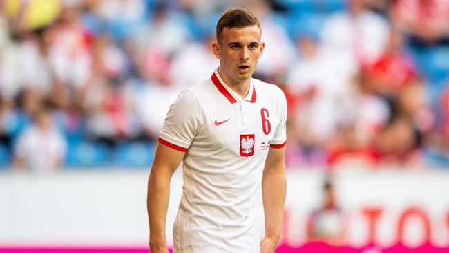 El récord del jugador más joven de la Eurocopa ha sido renovado después de sufrir lesiones graves en un accidente de coche