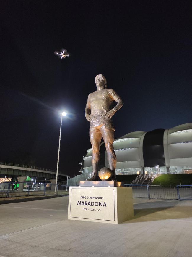 Argentina lleva la camiseta número 10 para conmemorar la gran escultura de Maradona