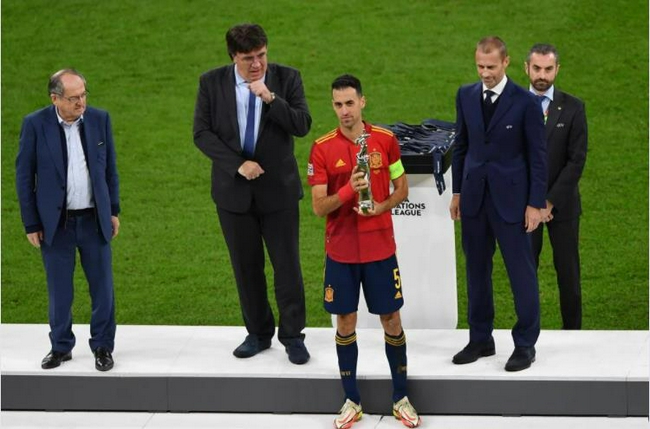 España fue consolada por la derrota de busquez en el mejor de la UEFA