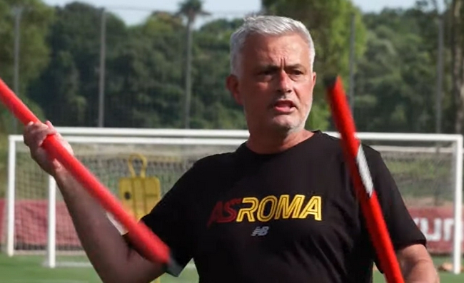 ¡Hora de Mourinho!La alta tecnología entrena a los romaníes para que no hablen