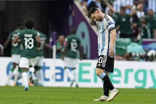 Argentina no salió del camerino una hora después de que el jugador saudita preguntara dónde estaba Messi