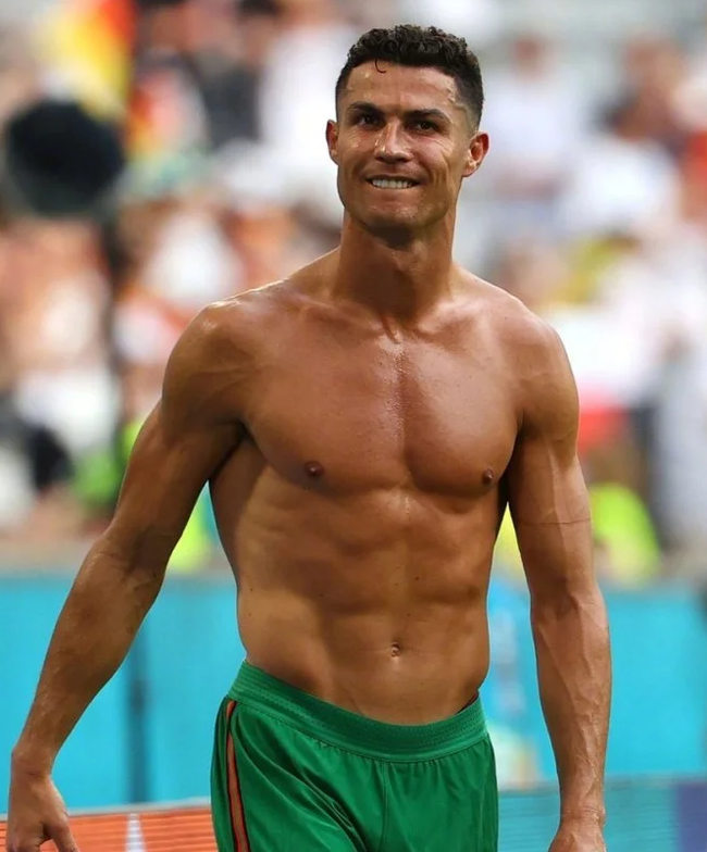 Ronaldo, de 36 a ños, ha dejado atrás los años.