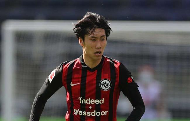 ¿El AC Milan firmó al centrocampista japonés Yoshida kamada? 3 millones de euros de salario anual + bonificación firmada durante tres años