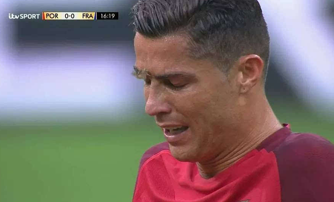 ¡La copa Europea finalmente está aquí!¿La polilla que se detiene en las pestañas de Ronaldo y tú estás bien?