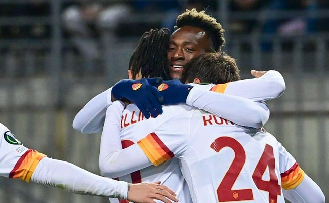Copa de la UEFA - Abrahán goles Xavier goles 3 - 0 victorias de Roma