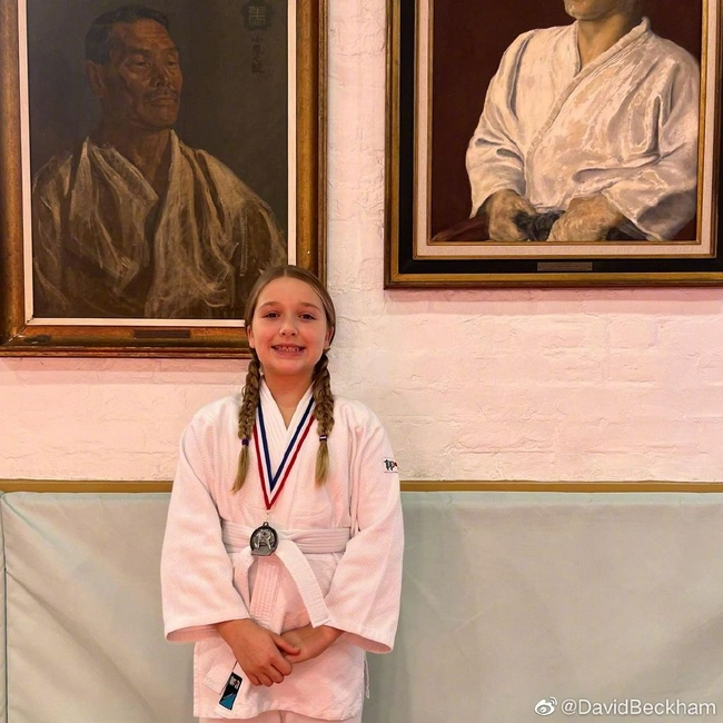Beckham comparte las buenas noticias: el séptimo de 10 años ganó la medalla de plata en judo