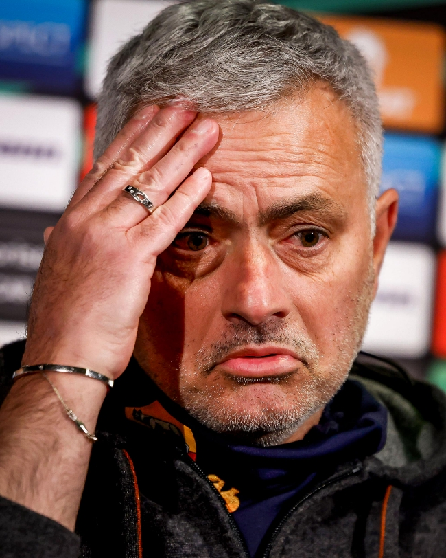 José Mourinho y Xabi se quejaron del césped después de que Barcelona y Roma no ganaran en Europa