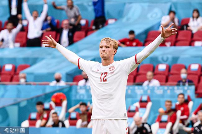 ¡Arrogancia!El talentoso delantero danés terminó su debut en el concurso con un récord embarazoso de 29 a ños