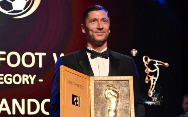 Levan gana el premio anual de fútbol 2022 Messi y otros trofeos perdidos